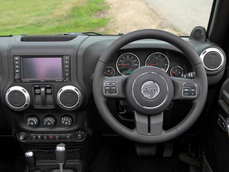  Jeep Wrangler 70th Anniversary Edition 2011 года  (UK) (фото 12 из 13)